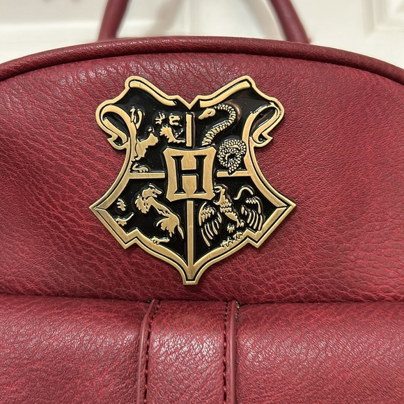 Harry Potter Hogwarts crest faux leather mini backpack Burgundy red purse - Picture 3 of 6